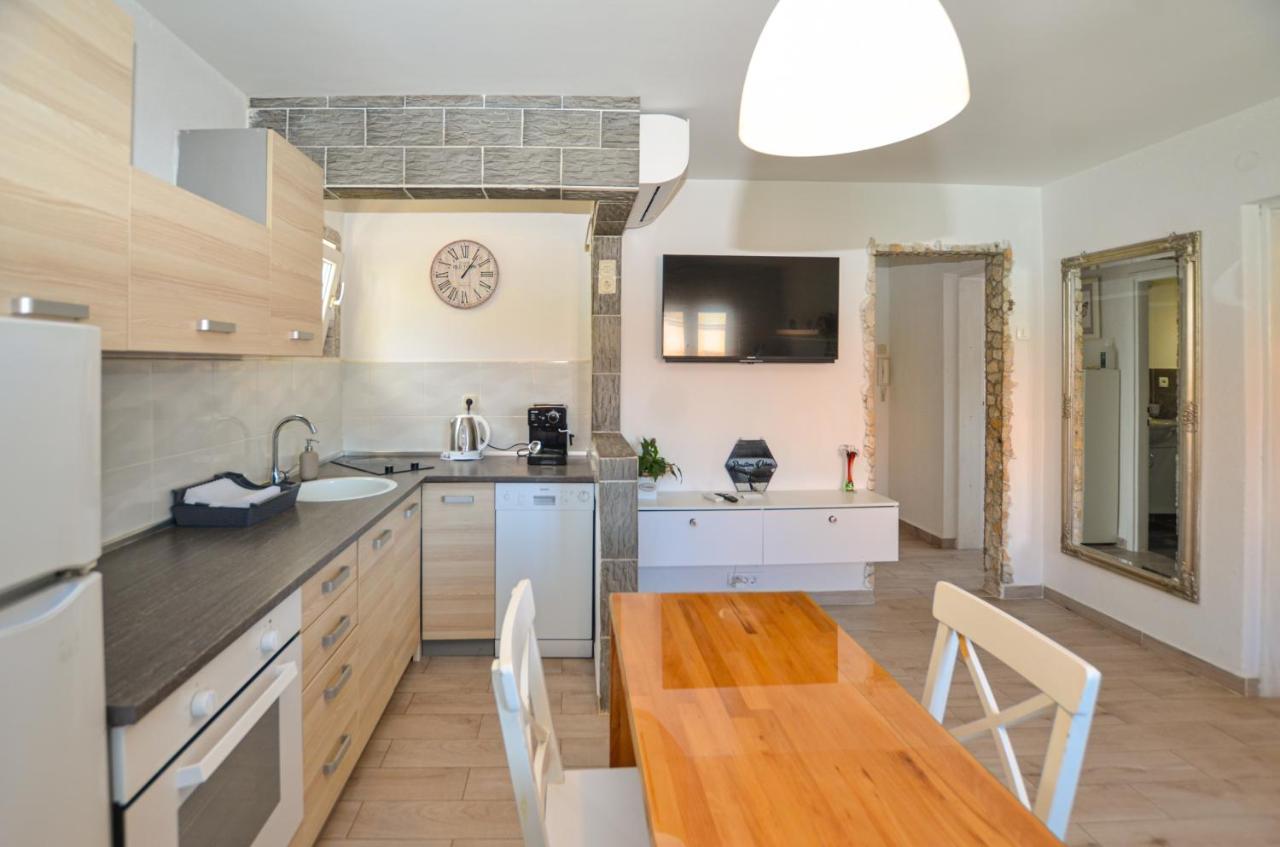 Apartments Iris Ровинь Экстерьер фото
