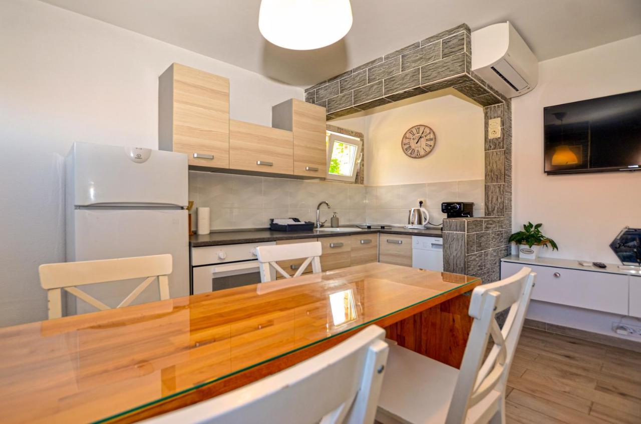 Apartments Iris Ровинь Экстерьер фото